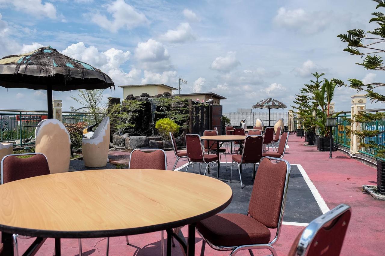 Reddoorz Plus Near Living World Pekanbaru Exteriér fotografie
